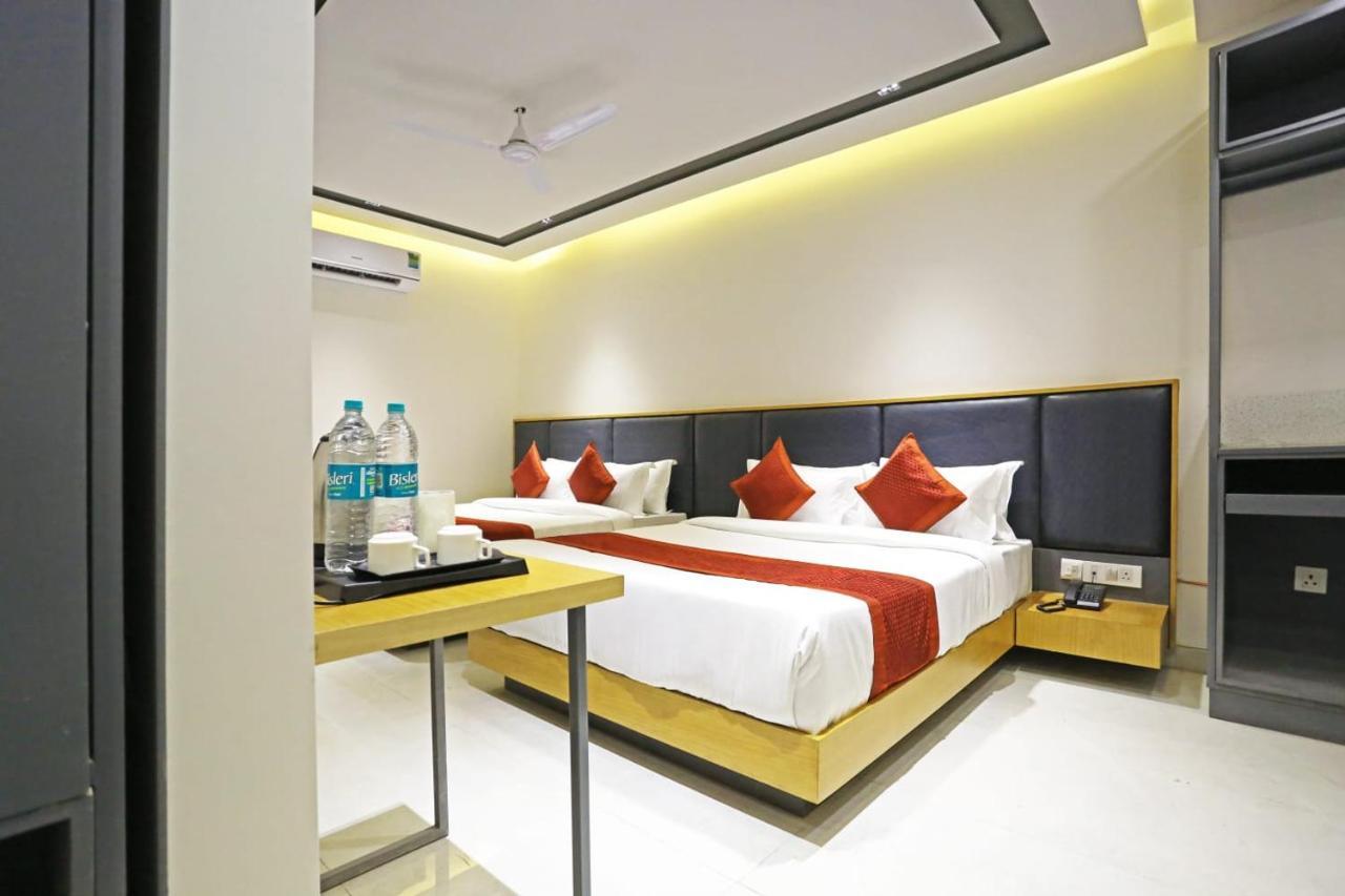 Applewood Residency - Offering Free Airport Drop Hotel New Delhi