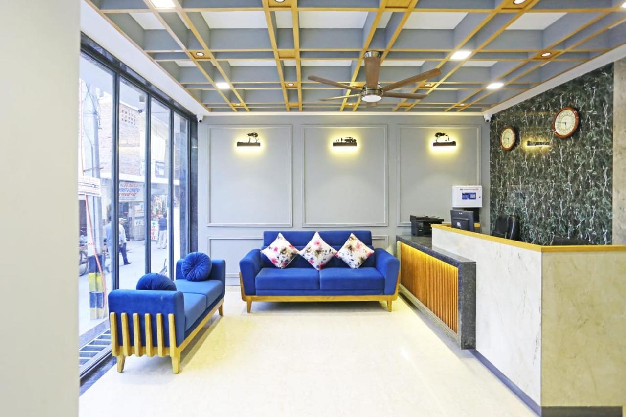 Applewood Residency - Offering Free Airport Drop Hotel New Delhi